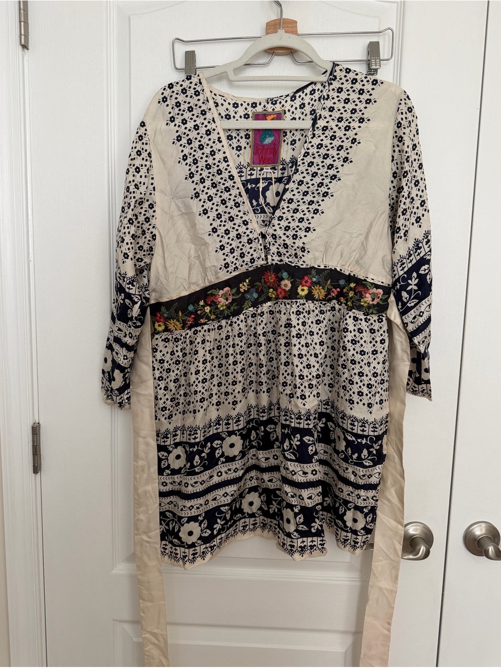 EUC Johnny Was Silk Embroidered Cream and Blue Mini Dress size Medium